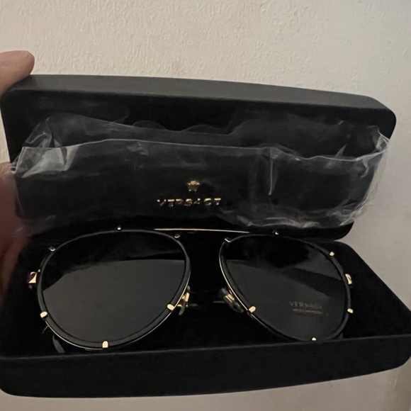 Shades for the Sun - Picture 3 of 3